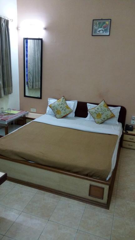 Hotel Damjis Ahmedabad Exterior photo