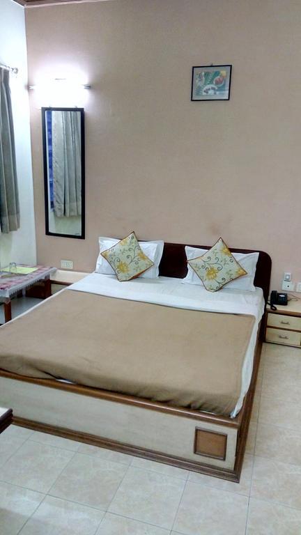 Hotel Damjis Ahmedabad Exterior photo