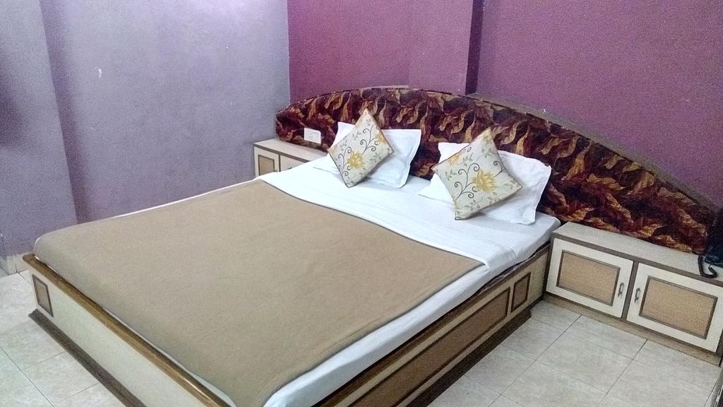 Hotel Damjis Ahmedabad Exterior photo