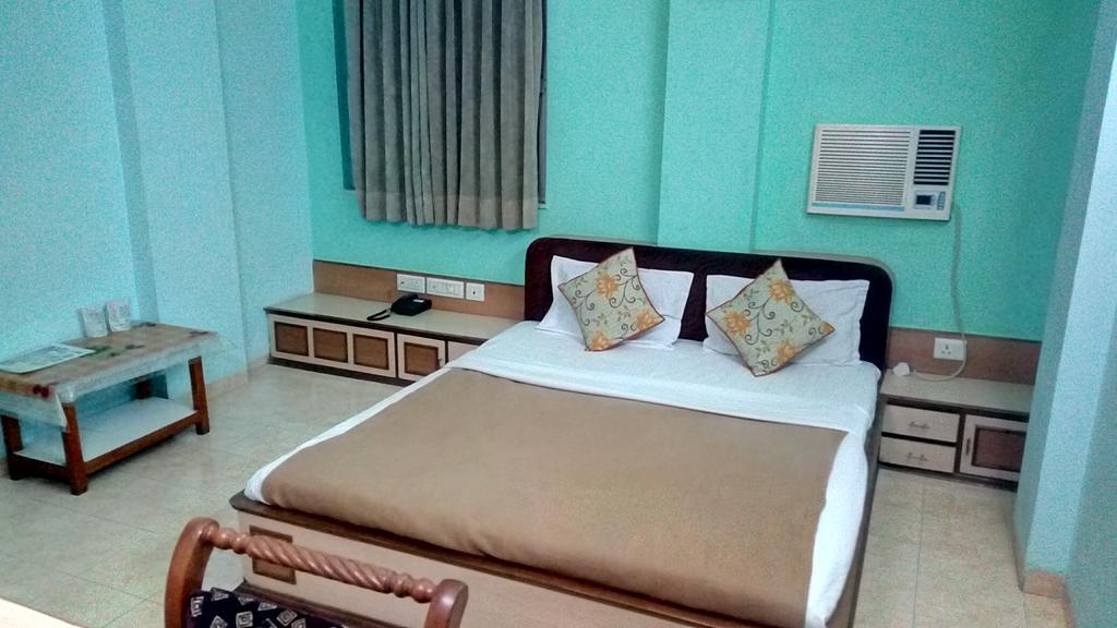Hotel Damjis Ahmedabad Exterior photo