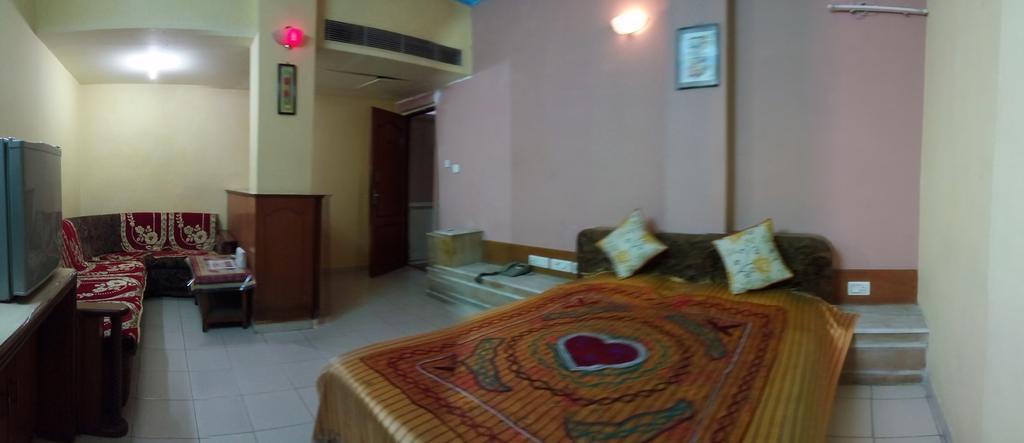 Hotel Damjis Ahmedabad Exterior photo