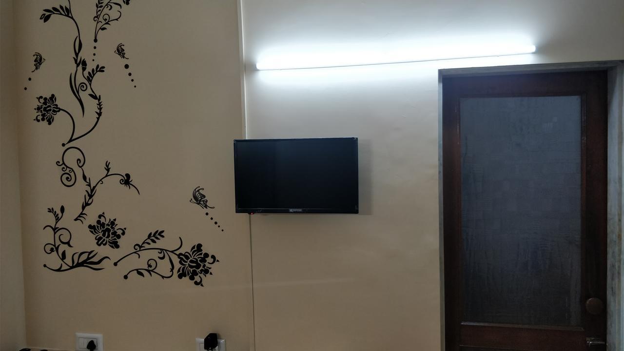 Hotel Damjis Ahmedabad Exterior photo