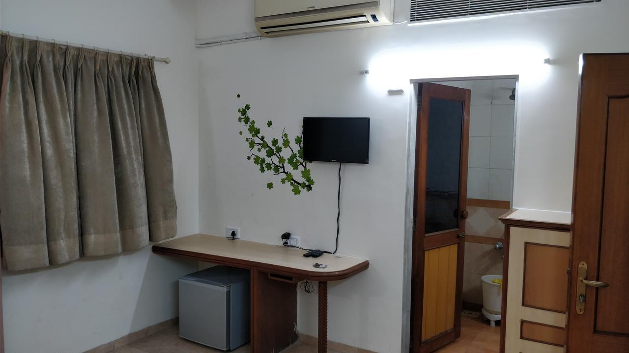 Hotel Damjis Ahmedabad Exterior photo