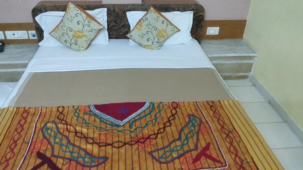 Hotel Damjis Ahmedabad Exterior photo