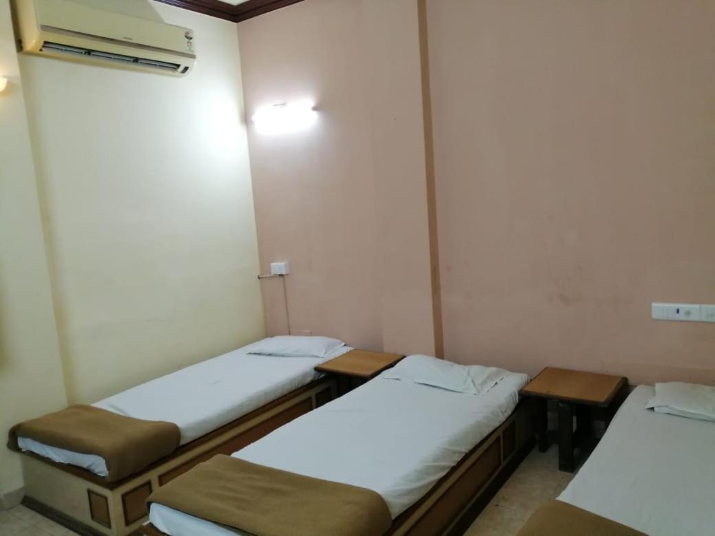 Hotel Damjis Ahmedabad Exterior photo