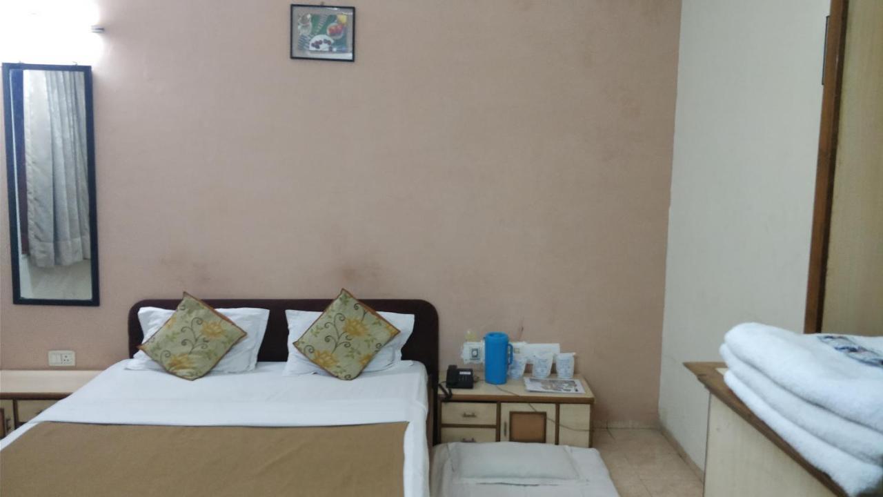 Hotel Damjis Ahmedabad Exterior photo