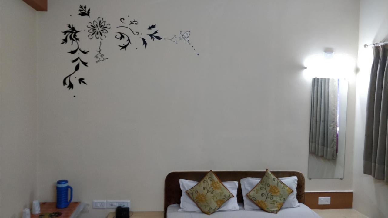 Hotel Damjis Ahmedabad Exterior photo