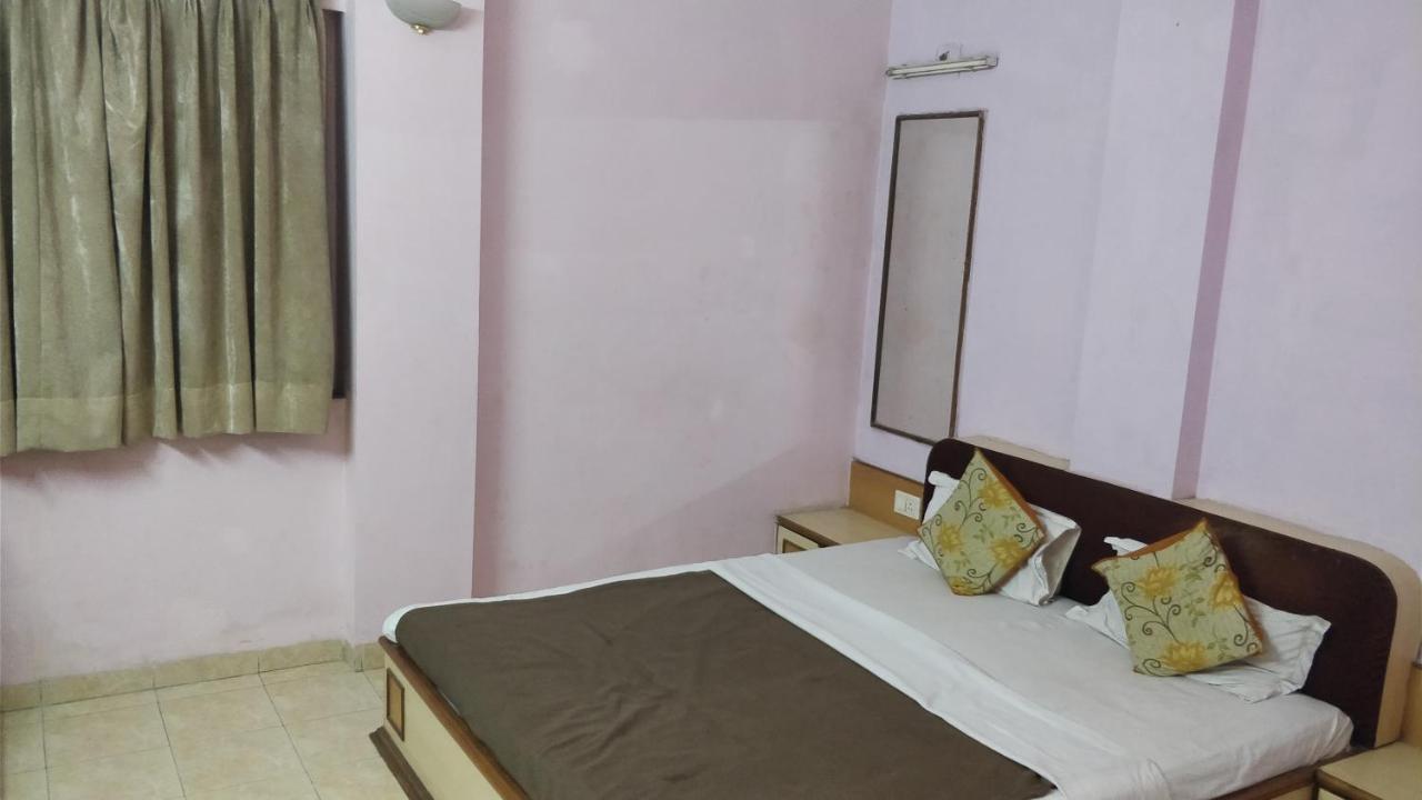 Hotel Damjis Ahmedabad Exterior photo