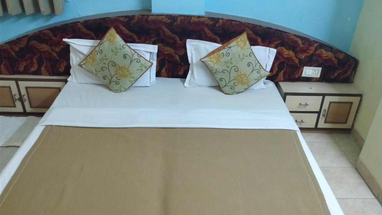 Hotel Damjis Ahmedabad Exterior photo