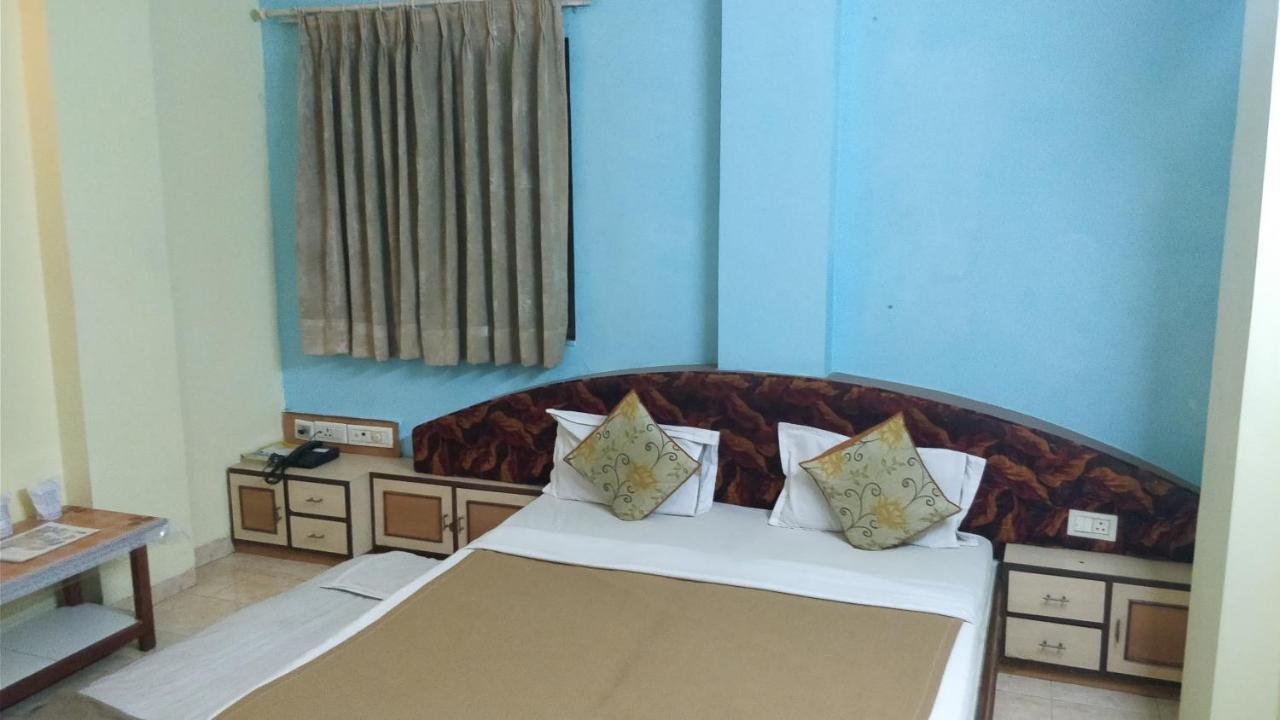 Hotel Damjis Ahmedabad Exterior photo